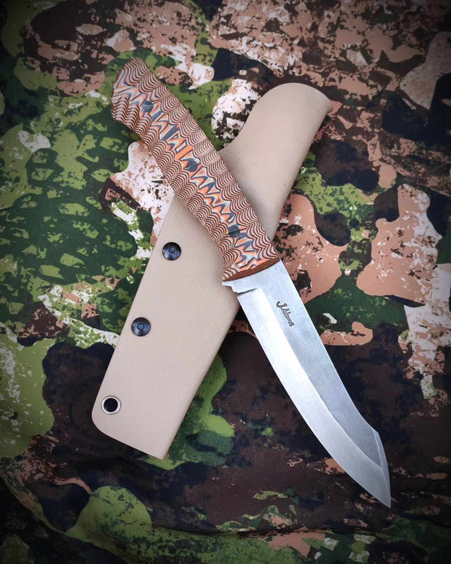 Taktisches Messer mit Micarta-Griff und Kydex