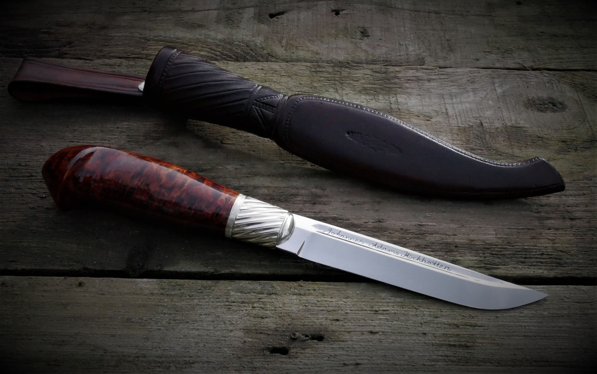 Puukko mit gravierter Signatur