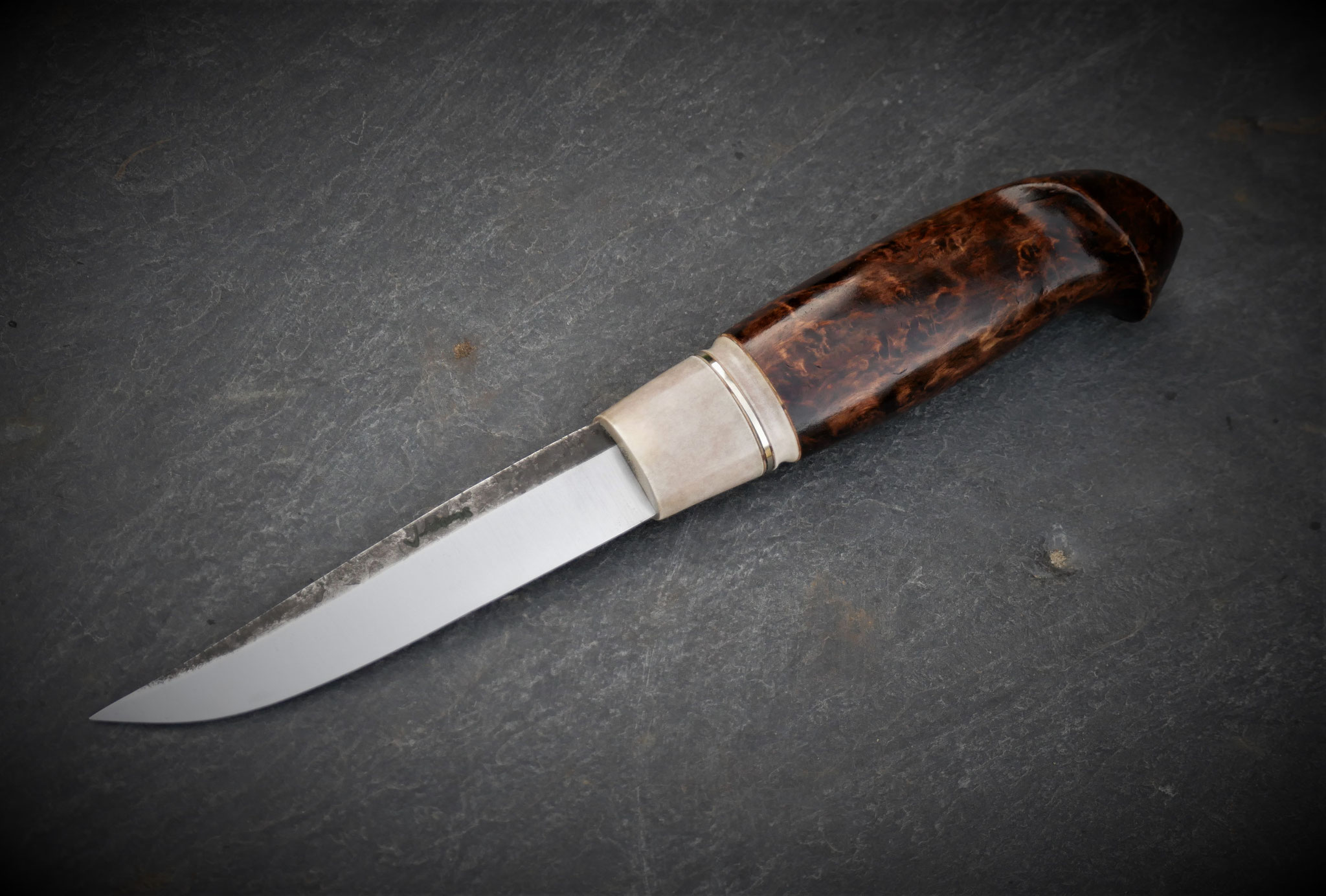 Puukko mit Wickelgriff, klares Design