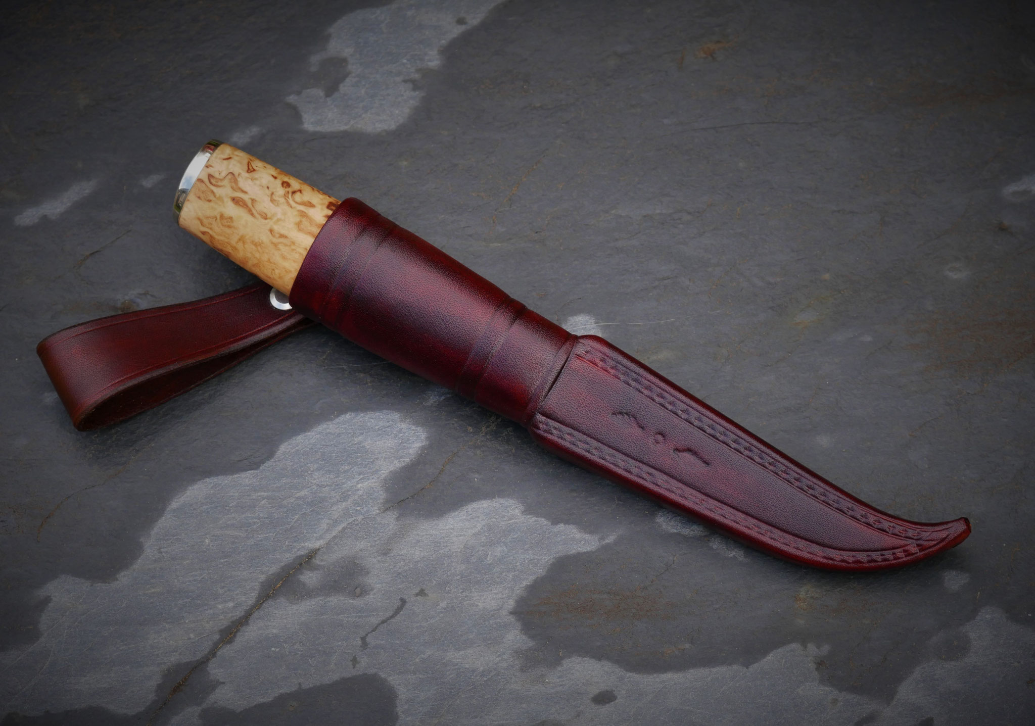 Jagdmesser mit Ledergriff und Scheide