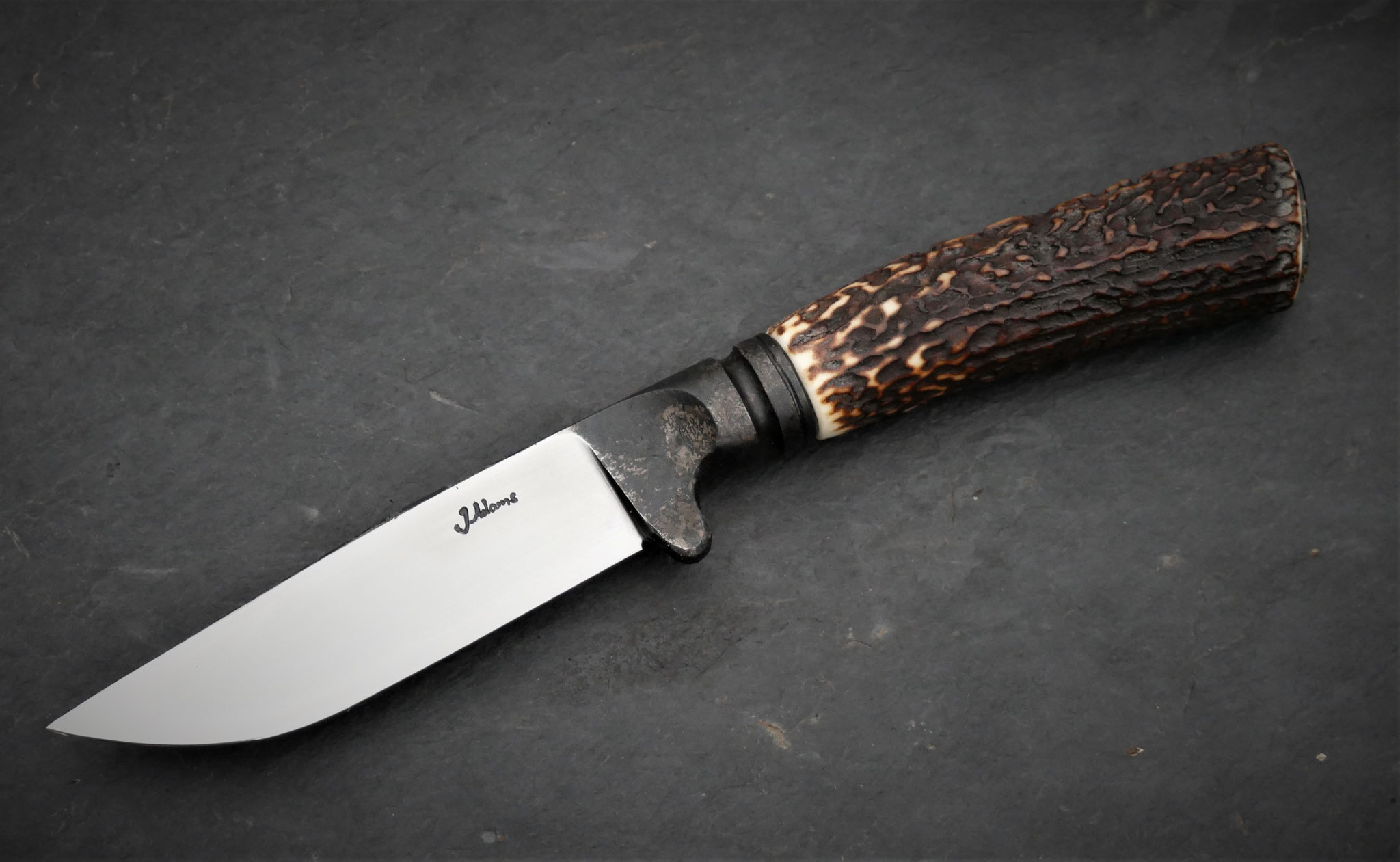 Jagdmesser mit braunem Leder-Wildmuster