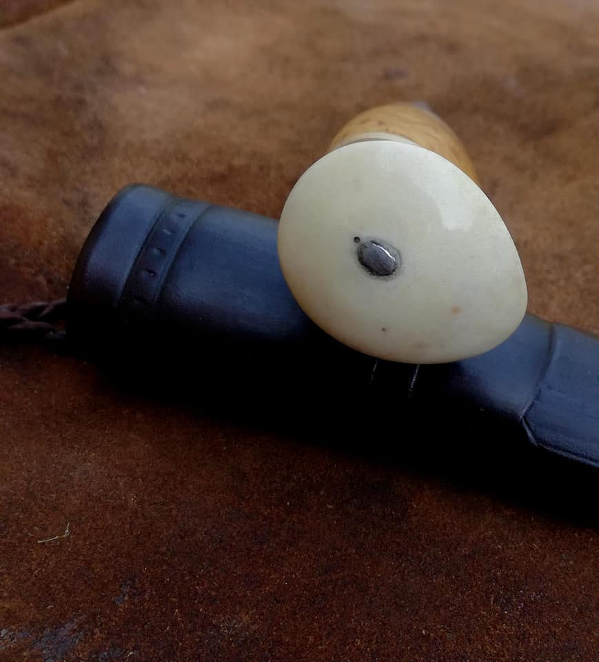 Puukko – Griffdetail mit Parierstange