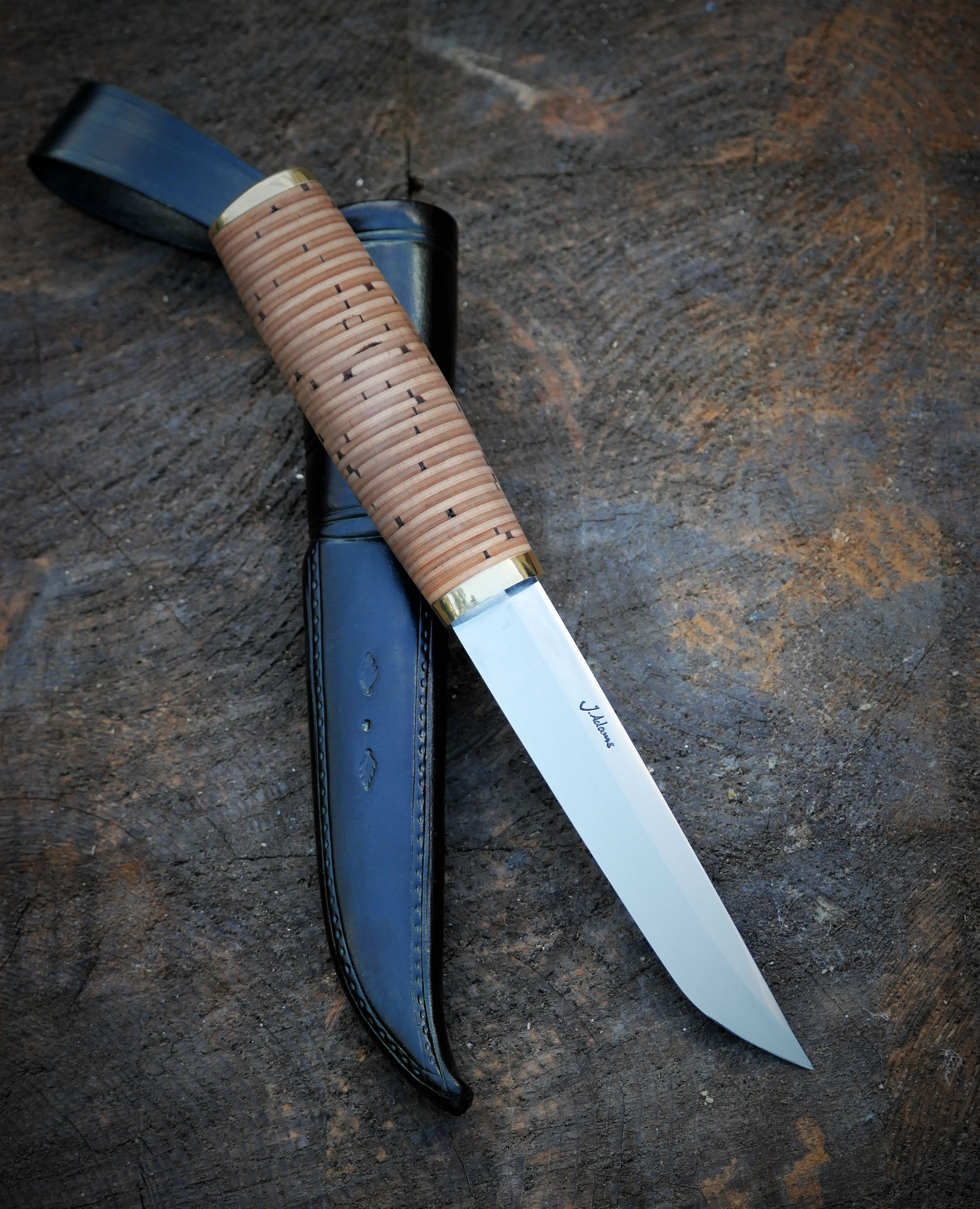 Puukko mit traditionellem Bandgriff