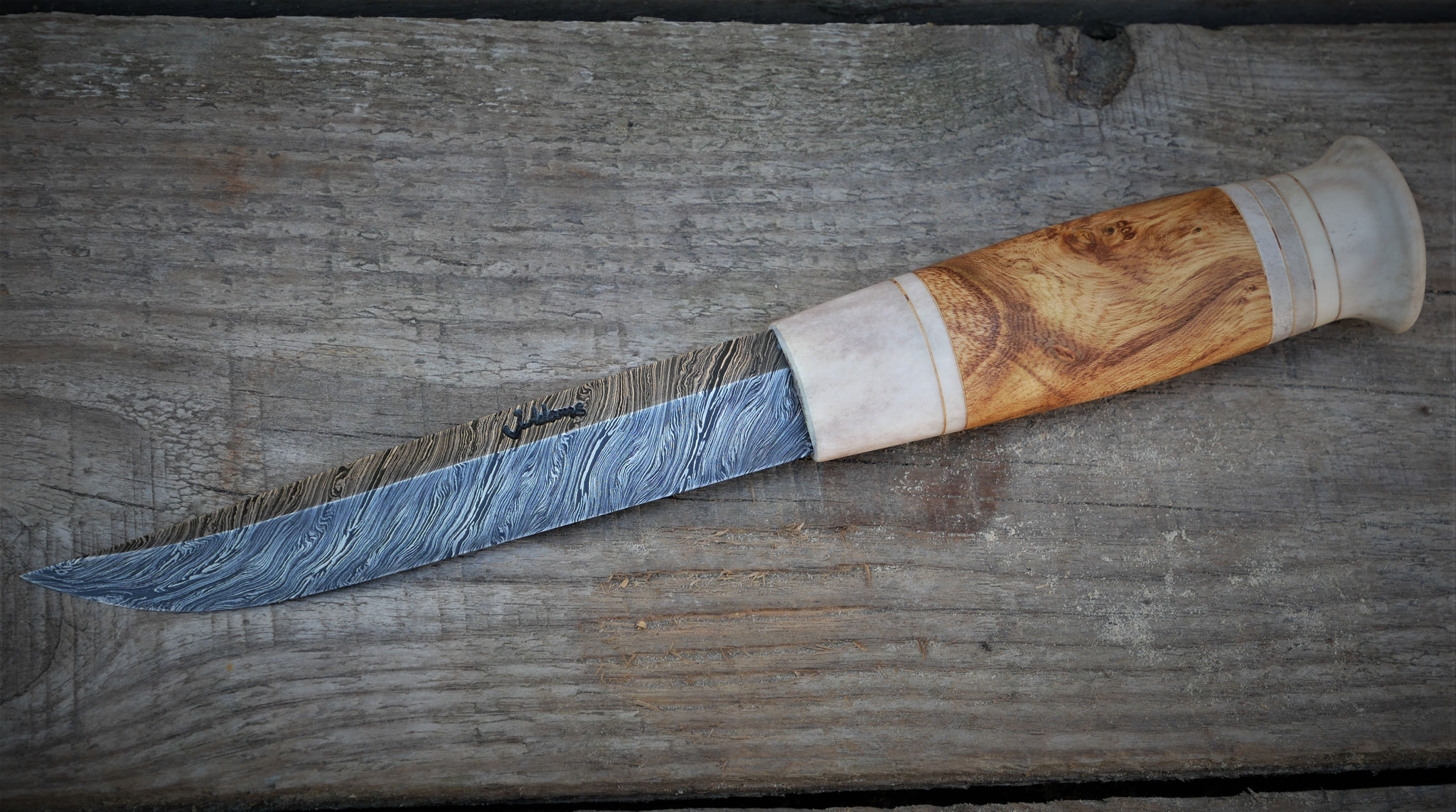 Puukko mit Gravur auf der Klinge