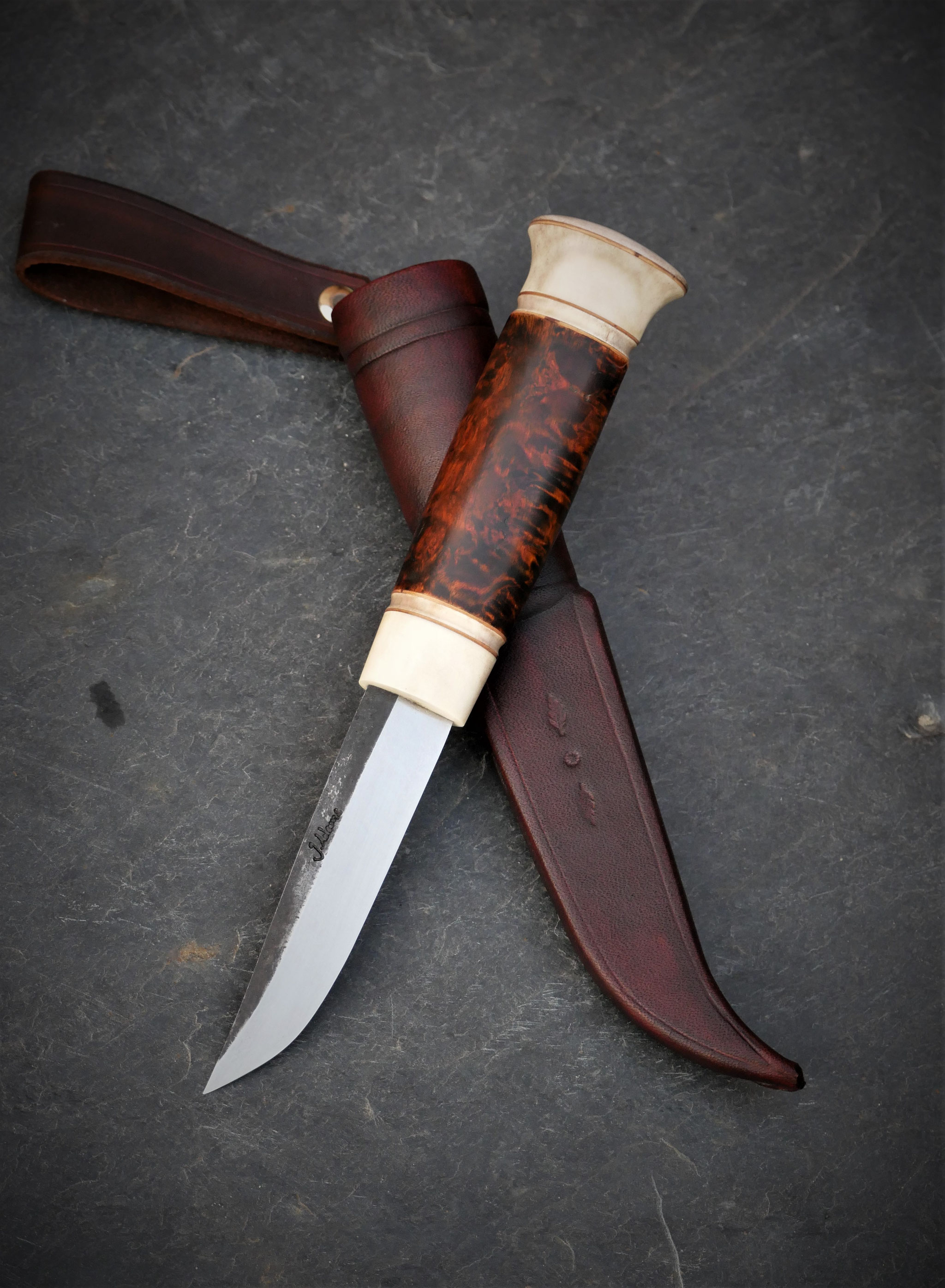 Puukko mit Damastklinge und Griff