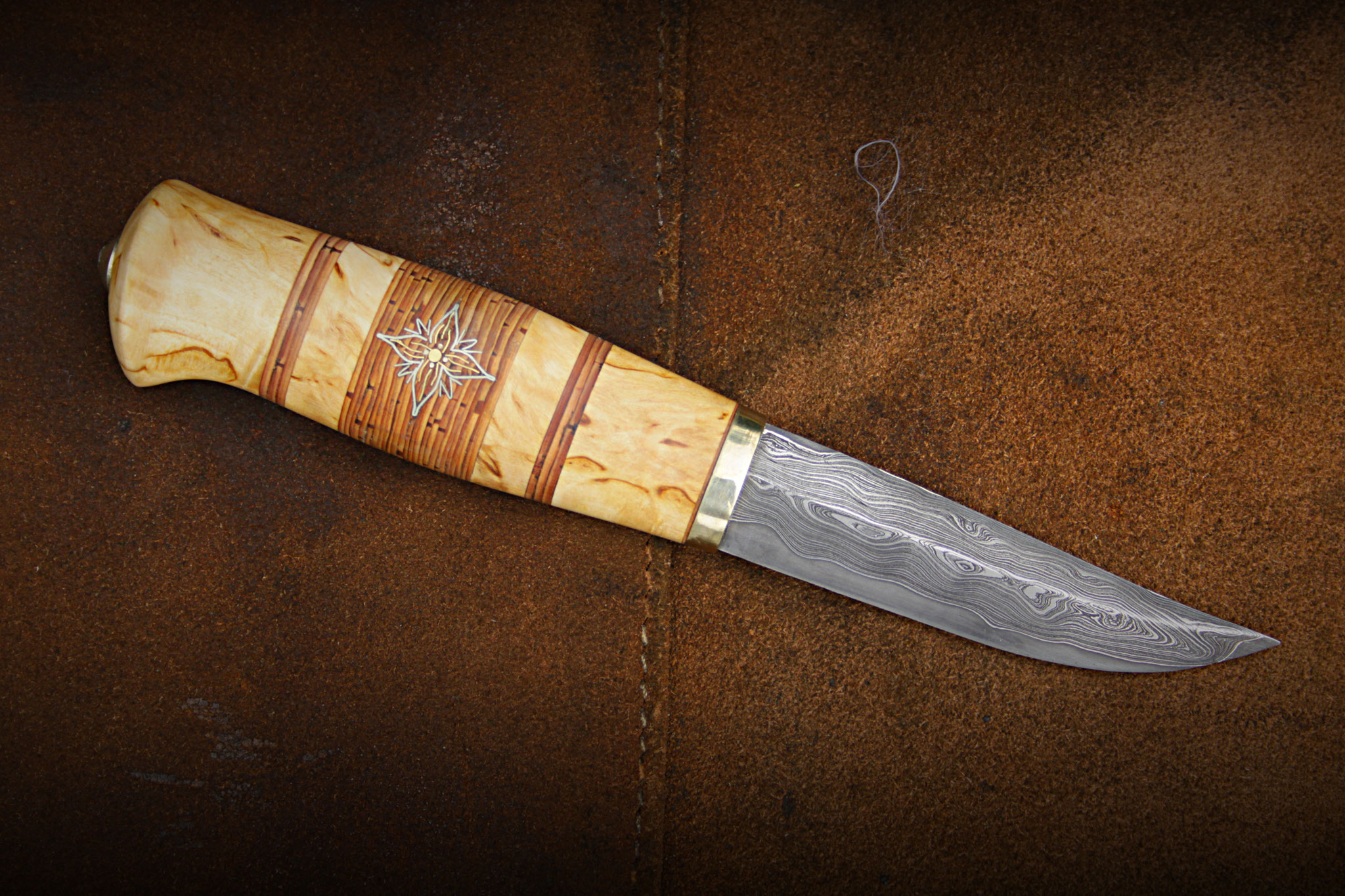 Puukko mit traditionellem Wickelgriff