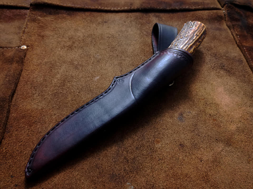 Elegantes Damastmesser mit Verzierung