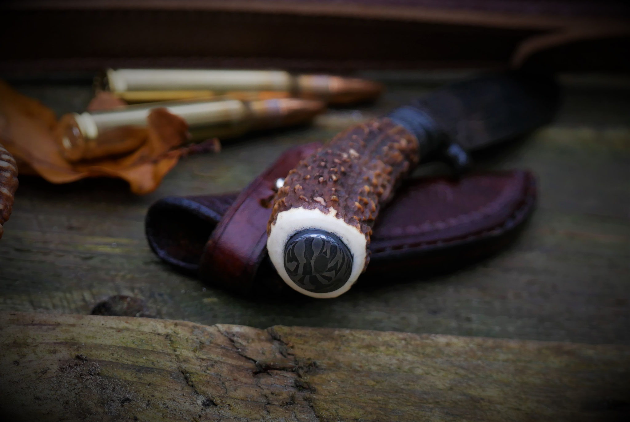 Jagdmesser mit klassischem Hirschhorngriff
