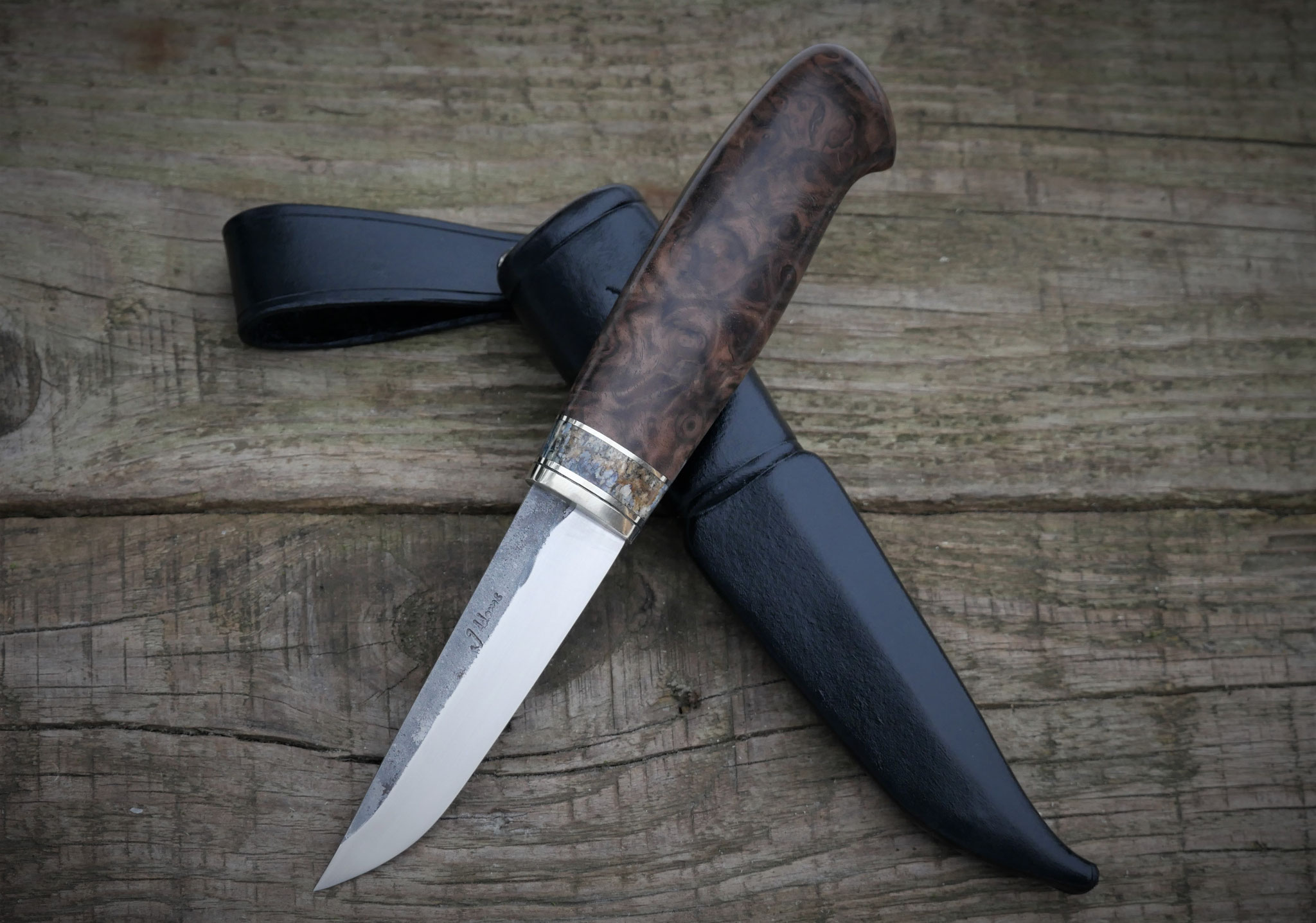 Damastmesser mit Maserholzgriff