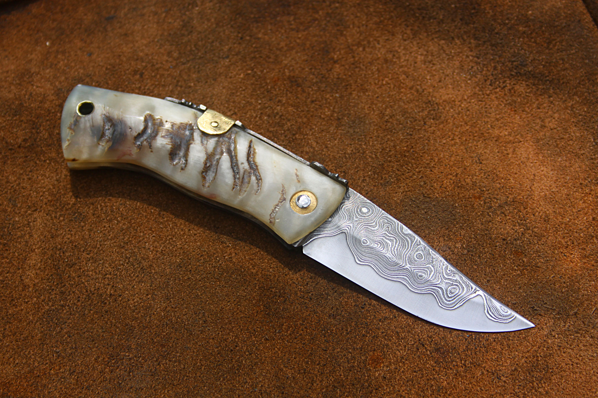 Damastmesser mit Hirschhorngriff