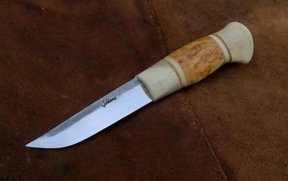 Feines Damastmesser mit Verzierungen