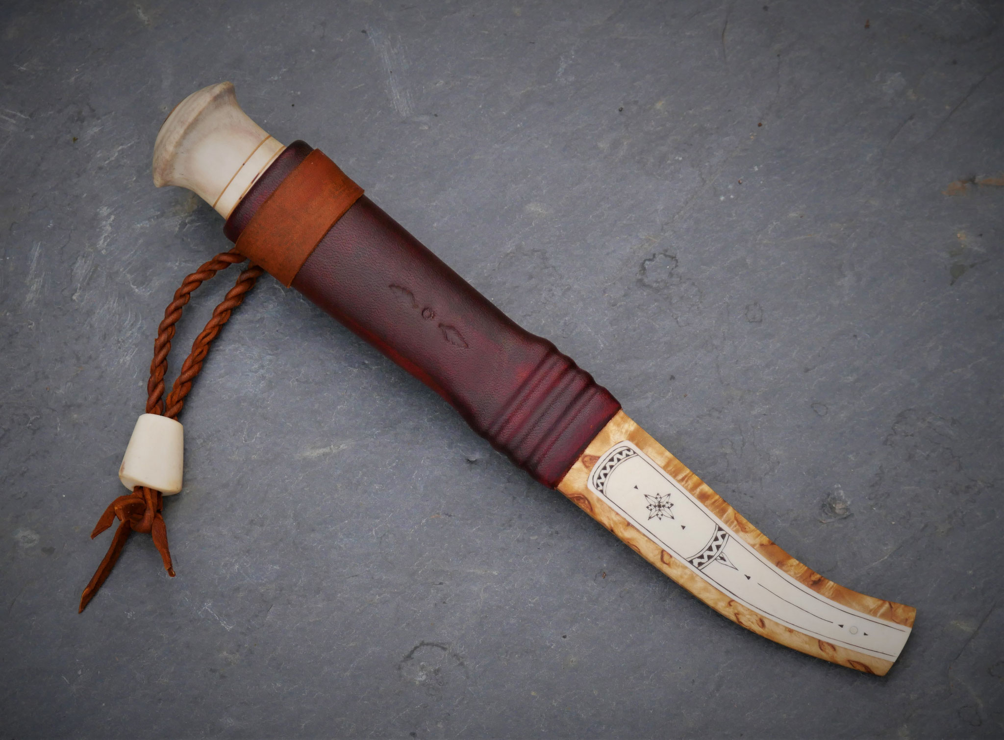 Puukko mit Leder-Bandel-Griff