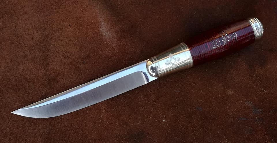 Roter Puukko mit Datumsgravur