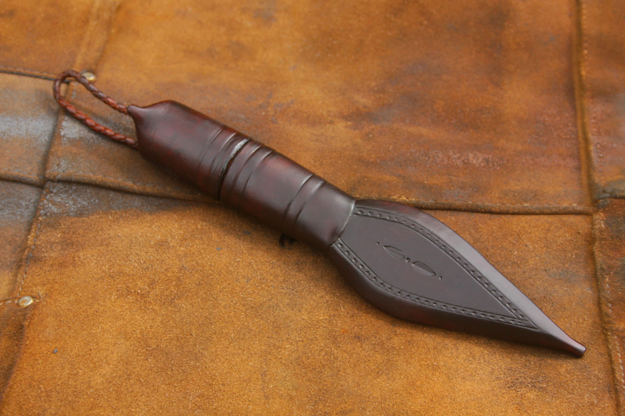 Puukko mit natürlichem Birkenrindengriff