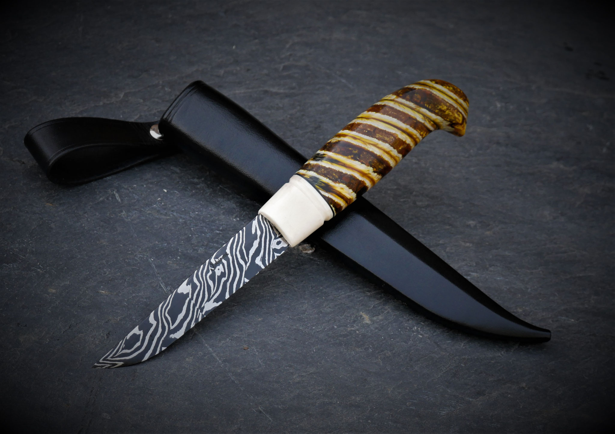 Puukko mit Leder-Bandel-Griff