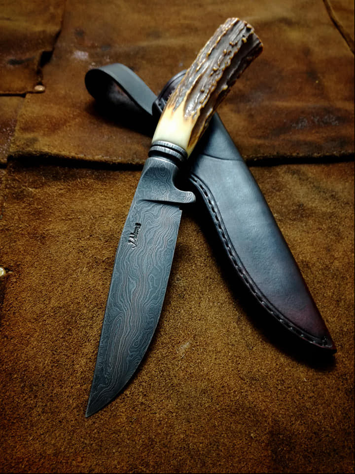 Puukko mit natürlichem Wickelgriff