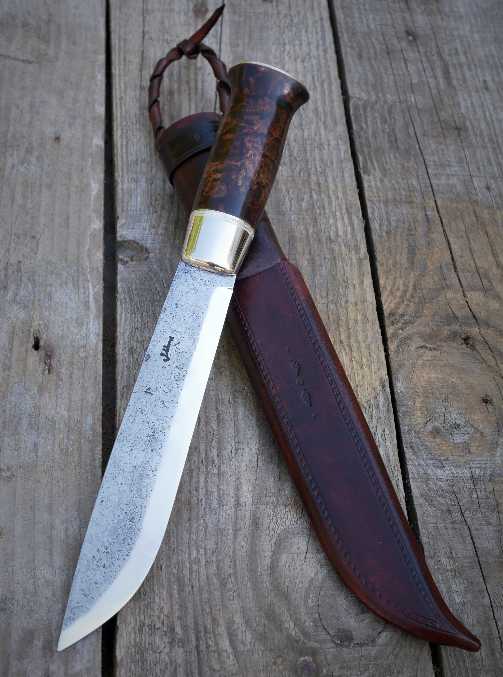 Puukko mit Silbergravur und zweifarbiger Scheide
