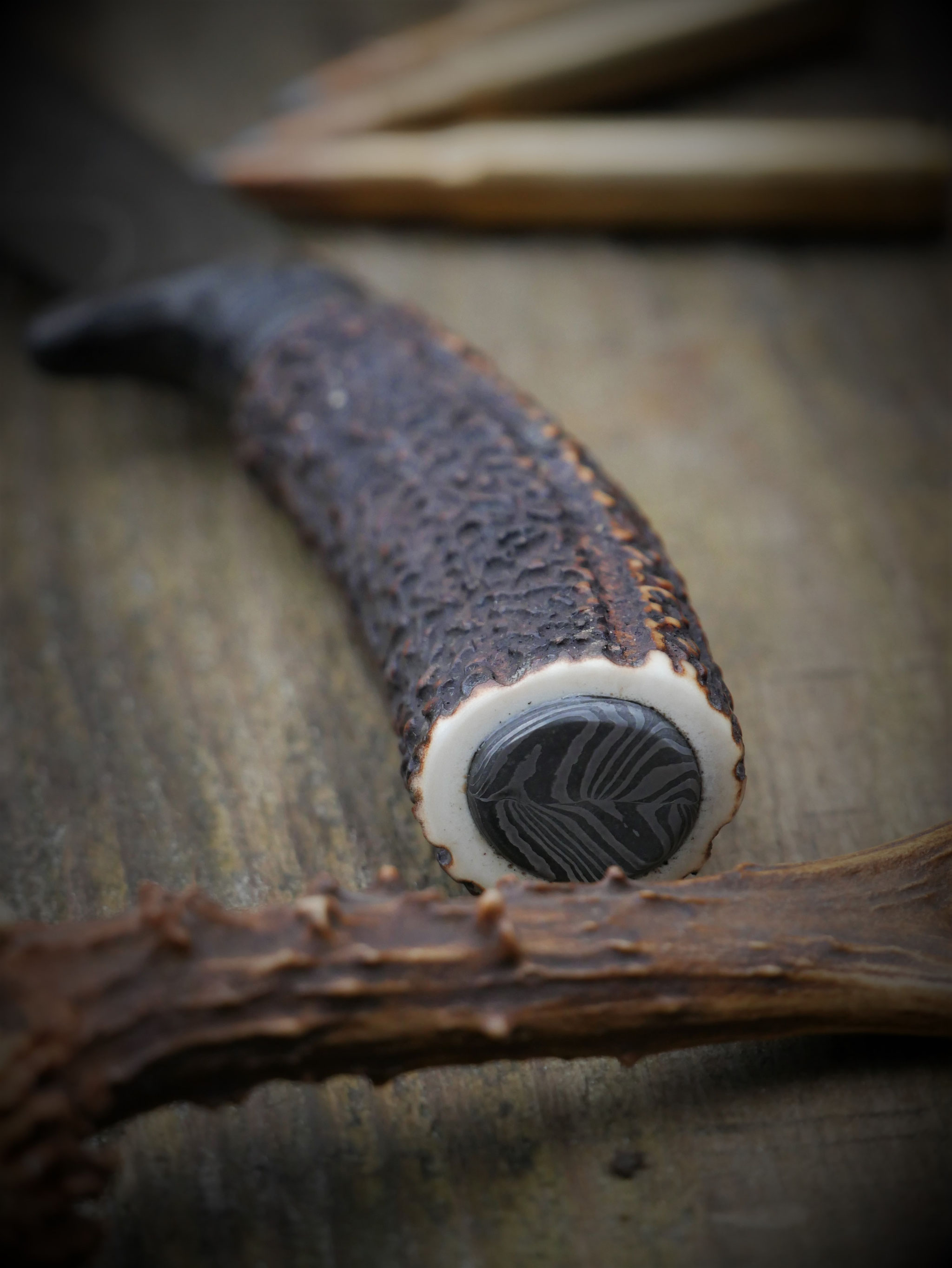 Elegantes Jagdmesser mit Hirschhorn