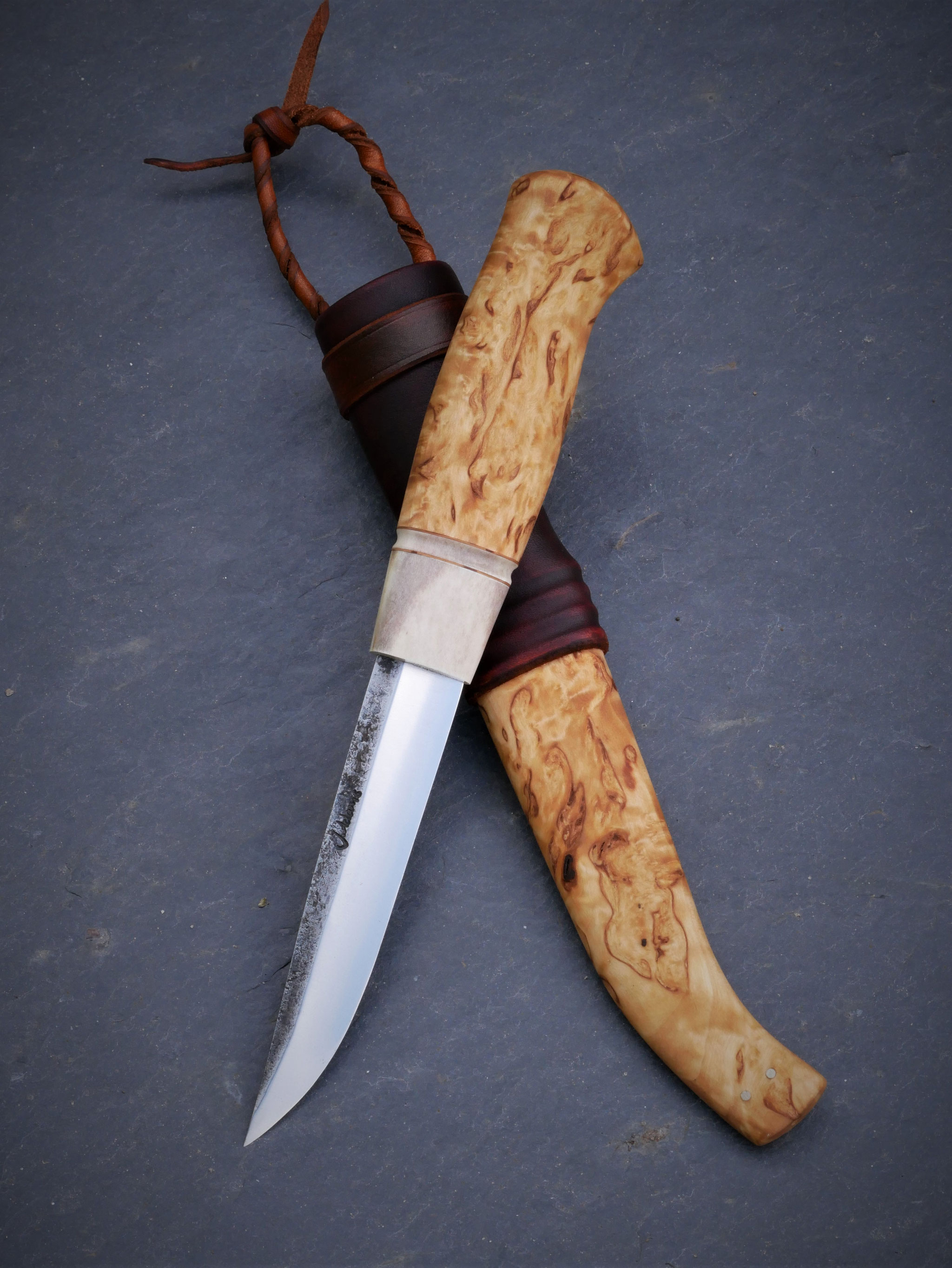Klassischer Puukko mit Scheide