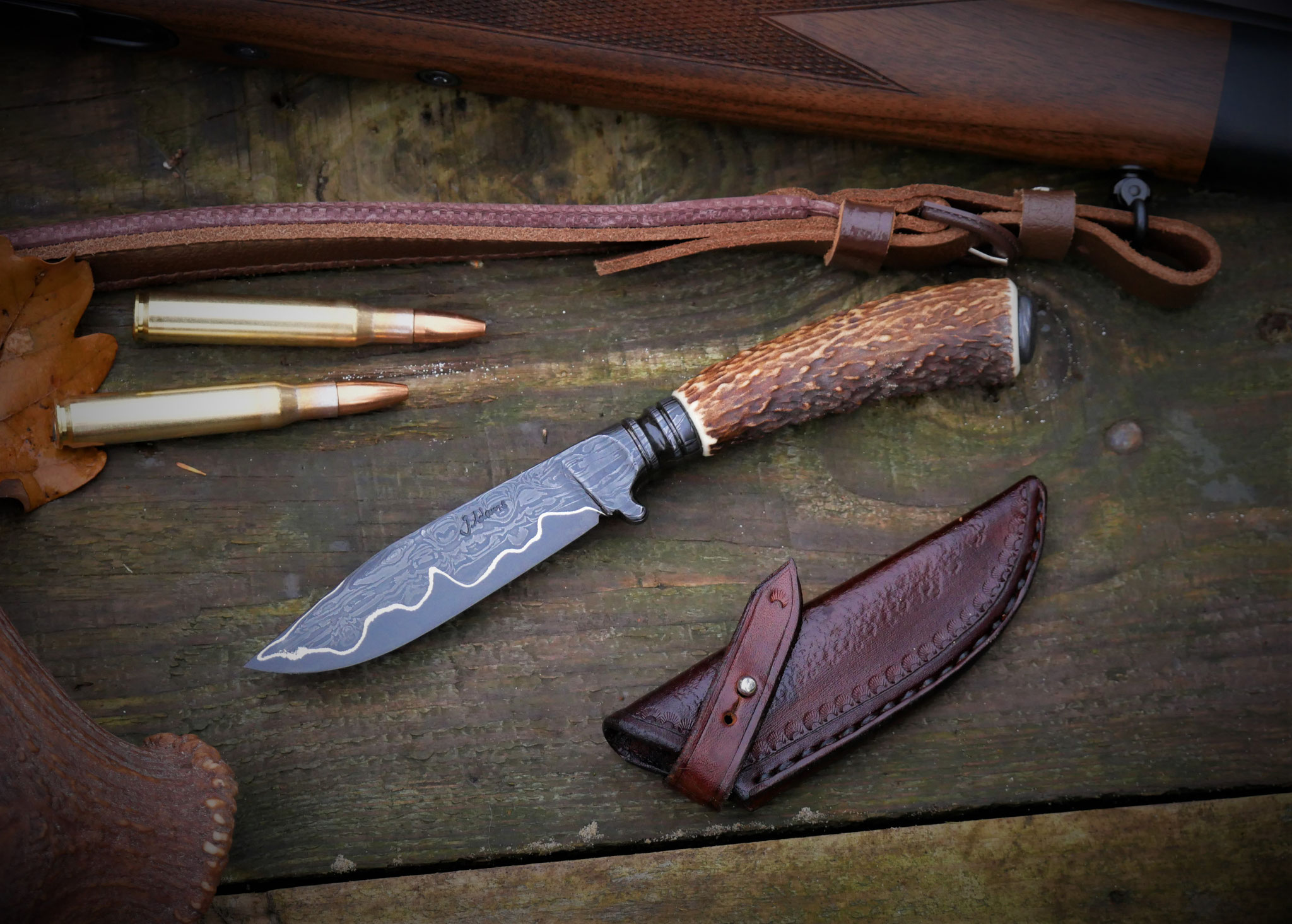 Große Jagdmesser-Kollektion mit Hirschhorn